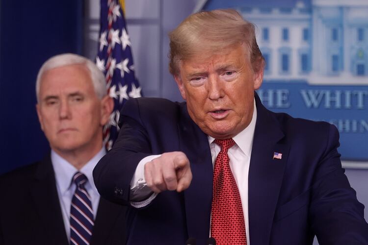 El presidente Donald Trump y el vicepresidente Pence durante una conferencia de prensa por el coronavirus (REUTERS/Jonathan Ernst)