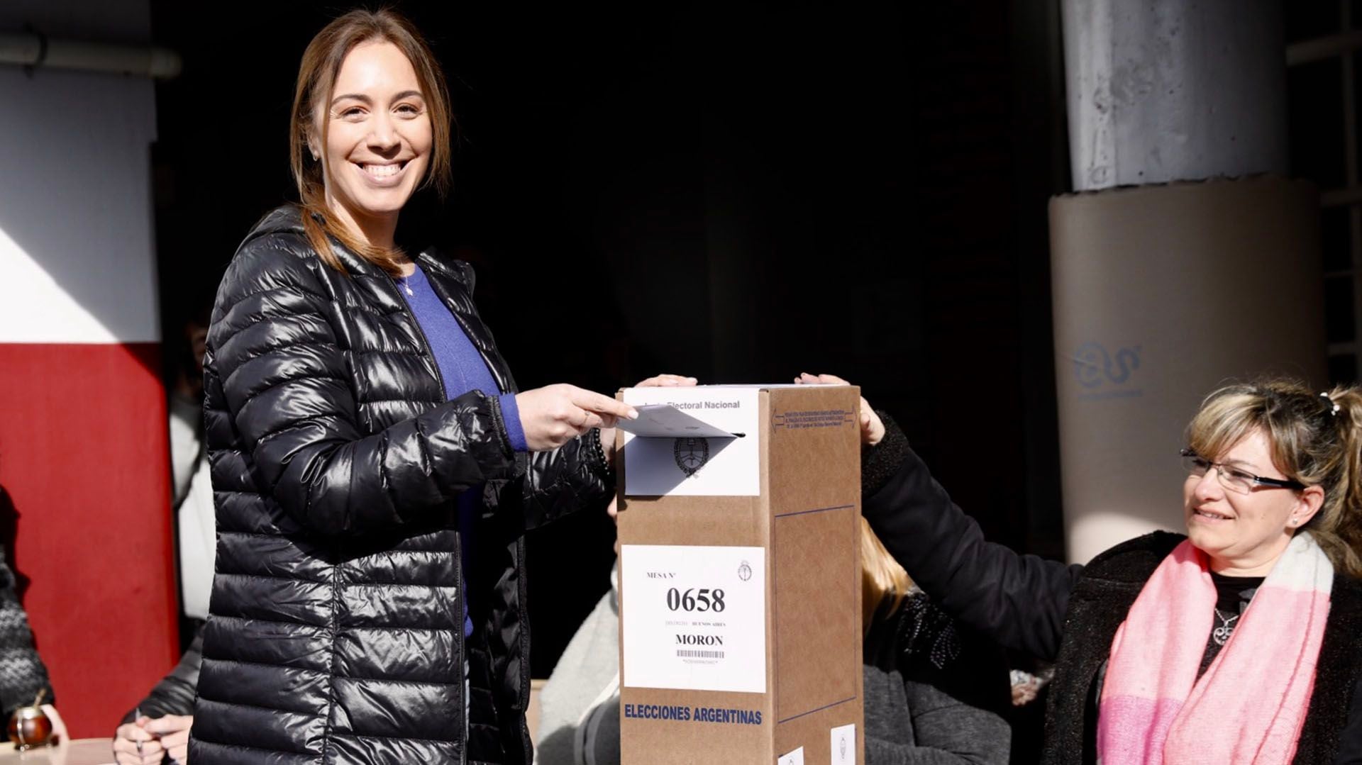 El 11 de agosto, Vidal votó con su clásica campera negra Uniqlo 