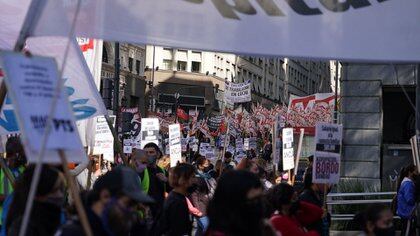 Organizaciones de izquierda y movimientos sociales durante una jornada de marchas el pasado martes (Franco Fafasuli)