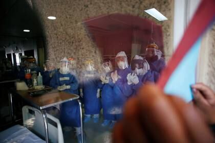Los hospitales siguen operando sin problemas de saturación aparente, lo que puede indicar el éxito de la Jornada Nacional de Sana Distancia (Foto: Reuters / Gustavo Graf)