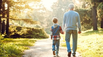 Hubo un tiempo en que hablamos de los nuevos 50 para referir a aquellos padres que, luego de haber formado familia volvían a tener hijos siendo ya más grandes, aún siendo ya abuelos. Pero luego, la cifra quedó chica y se empezó hablar de los nuevos 60 (Shutterstock)