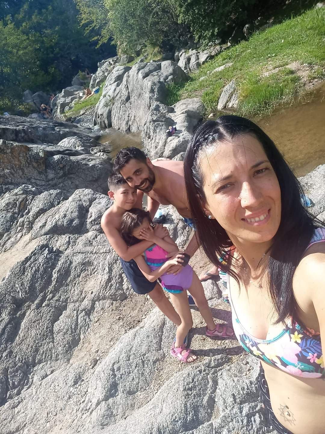 Con su pareja, Matías, el papá de sus hijos Santino, de 12 años, y Julia, de 7