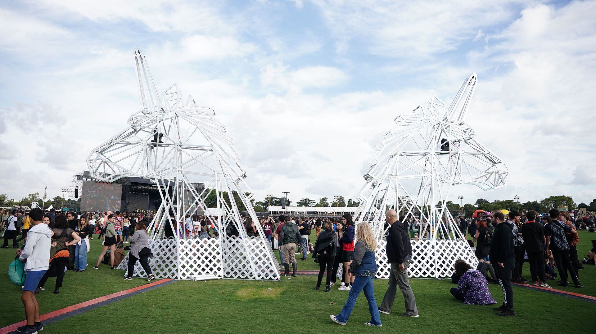 Lollapalooza 2022 Argentinien - Grünfläche und Kunst