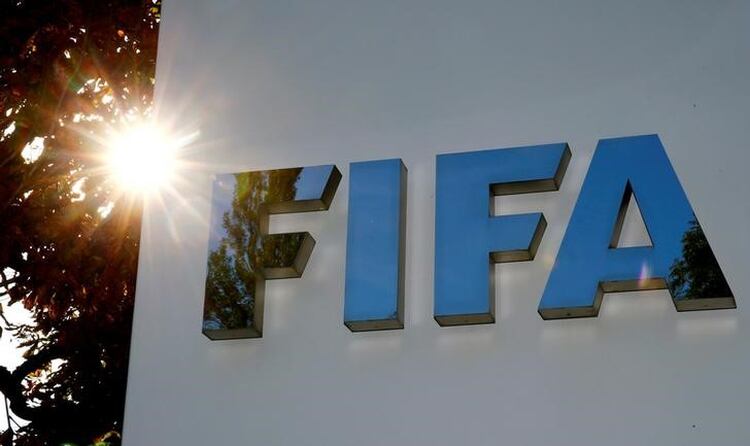 La FIFA estudia el impacto económico del coronavirus en el fútbol y prepara un fondo de emergencia (REUTERS)