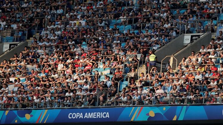 Argentina jugó ante Qatar en Porto Alegre (REUTERS)