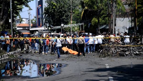 El lugar donde atacaron las familias suicidas de Indonesia que respondían a una célula del Estado Islámico (AFP)