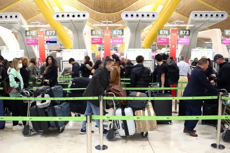 Los aeropuertos españoles baten récord de pasajeros en agosto pese al encarecimiento de los billetes