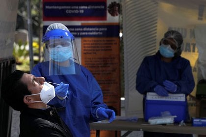 Cadenas de contagio: más de 2,000 brotes en México han causado más de 24,000 infecciones (Foto: REUTERS / Carlos Jasso)