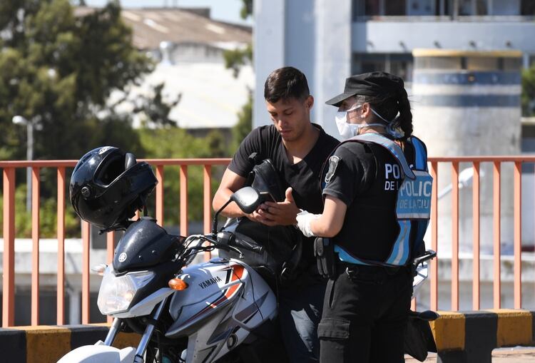 Control policial en el segundo día de cuarentena en la ciudad de Buenos Aires (Maximiliano Luna)