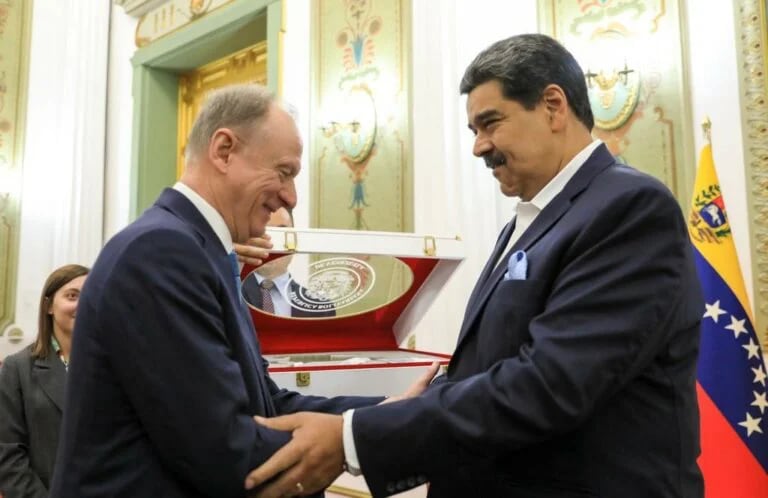 Nikolái Patrushev, recibido en Caracas por Nicolás Maduro