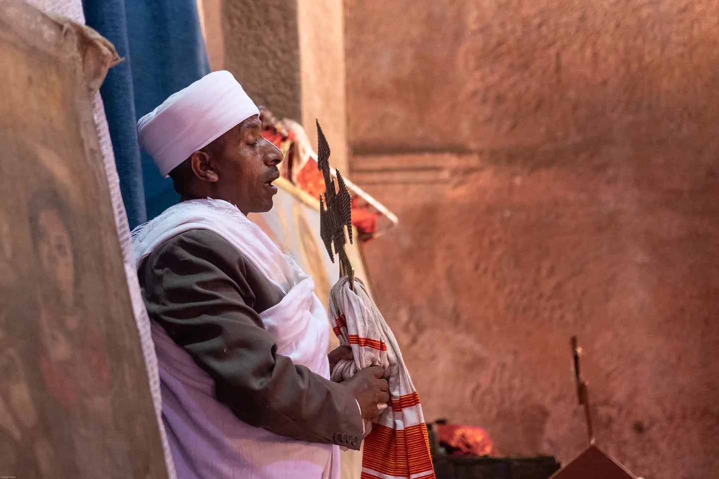 No es raro que los servicios que se llevan a cabo durante las festividades religiosas superan las 12 horas de duración (Foto: Ethiopia Tourism)