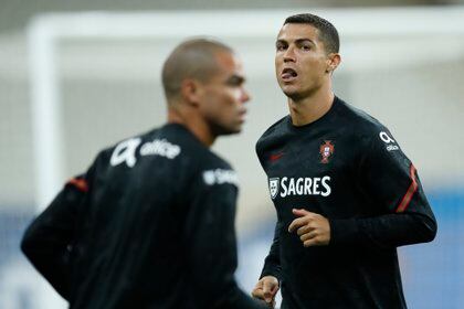 Cristiano Ronaldo es el tercer jugador de la selección de Portugal que abandona la concentración por COVID-19 tras José Fonte y Anthony Lopes (REUTERS)