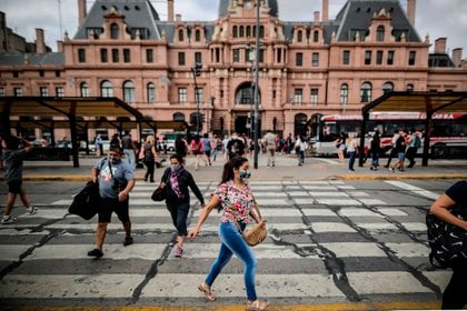 Argentina, con una población de unos 45 millones de habitantes, comenzó su campaña de vacunación contra el COVID-19 a finales de diciembre último y ya ha recibido más de 4 millones de dosis de vacunas de diversos proveedores (EFE/Juan Ignacio Roncoroni/Archivo)