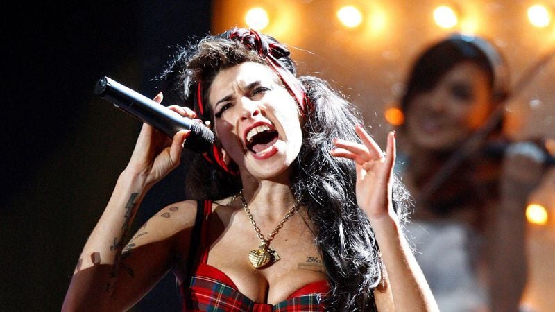 Amy Winehouse: “Odio mi temperamento. A veces me carcome tanto que me pongo físicamente violenta con los que amo". 