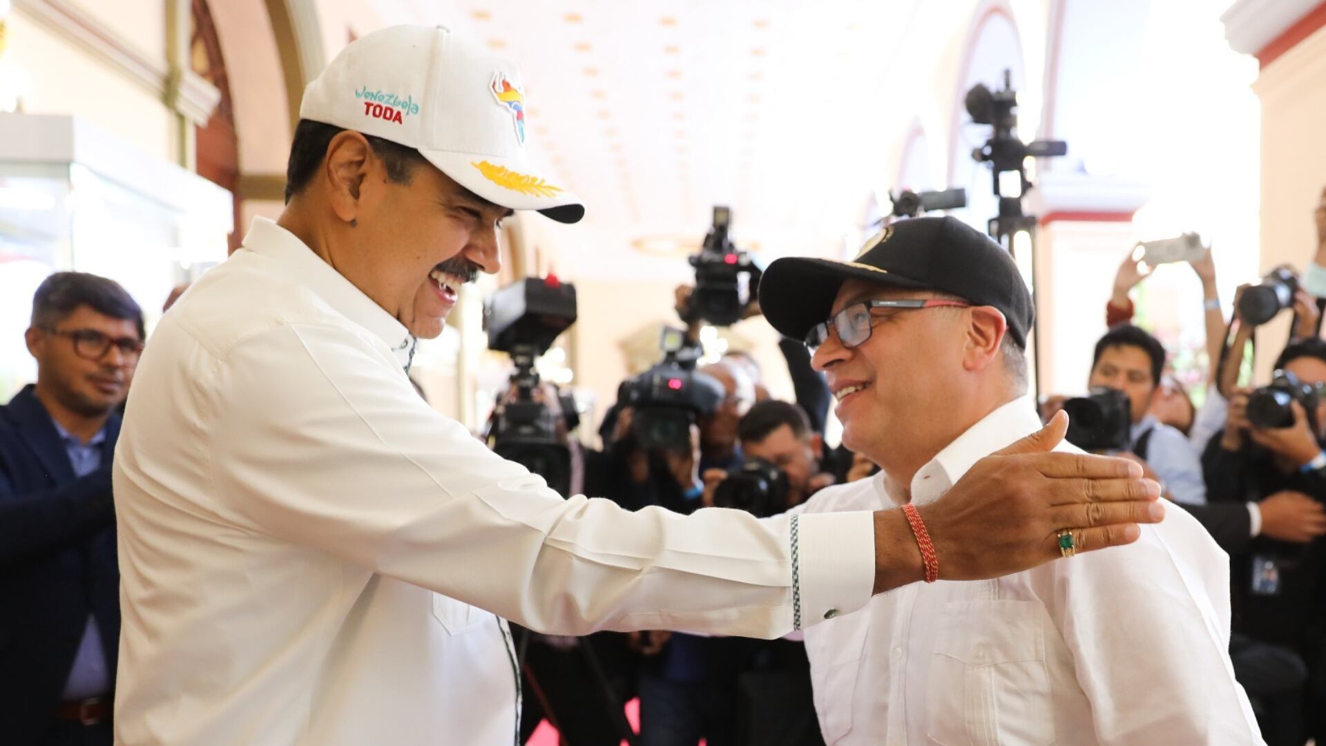 Los líderes políticos de Venezuela y Colombia, Nicolás Maduro y Gustavo Petro, respectivamente, se encontraron en Caracas para abordar una serie de desafíos que han afectado las relaciones bilaterales entre ambas naciones - crédito Presidencia de Venezuela