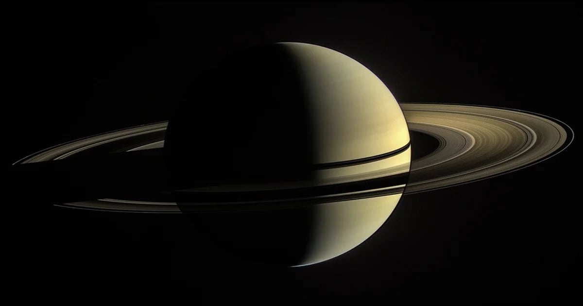 Los anillos de Saturno serán invisibles desde la Tierra en 2025, según la NASA