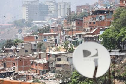 El impacto que ha causado en Venezuela la salida de la cablera DirecTv, propiedad de la estadounidense AT&T, es quizá comparable a lo sucedido con el cierre del canal Radio Caracas Televisión (RCTV) en el año 2007 (REUTERS/Manaure Quintero)