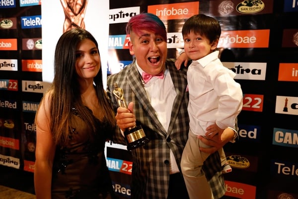 El Chapu Martínez, junto a su mujer y su hijo 