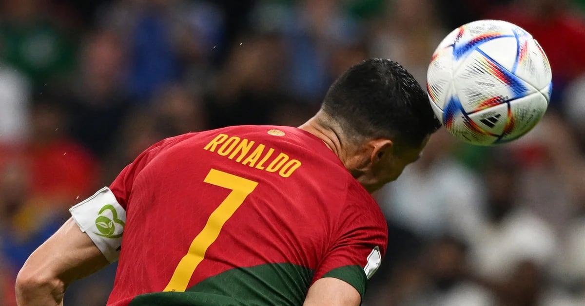 Tecnologia demonstrou se Cristiano Ronaldo tocou na bola no gol de Portugal contra o Uruguai