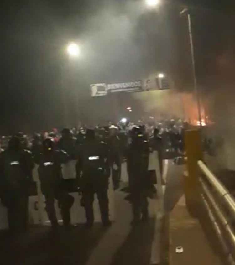 La policía dispersó a los manifestantes (Captura de pantalla)