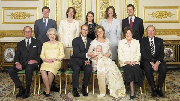 Lord Ivar es descendiente directo de la reina Victoria y mantiene una estrecha relación con los Windsor. Tanto es así que fue elegido como padrino de bautismo de Lady Louise, la primogénita de Eduardo y Sofía de Wessex y nieta de la actual soberana