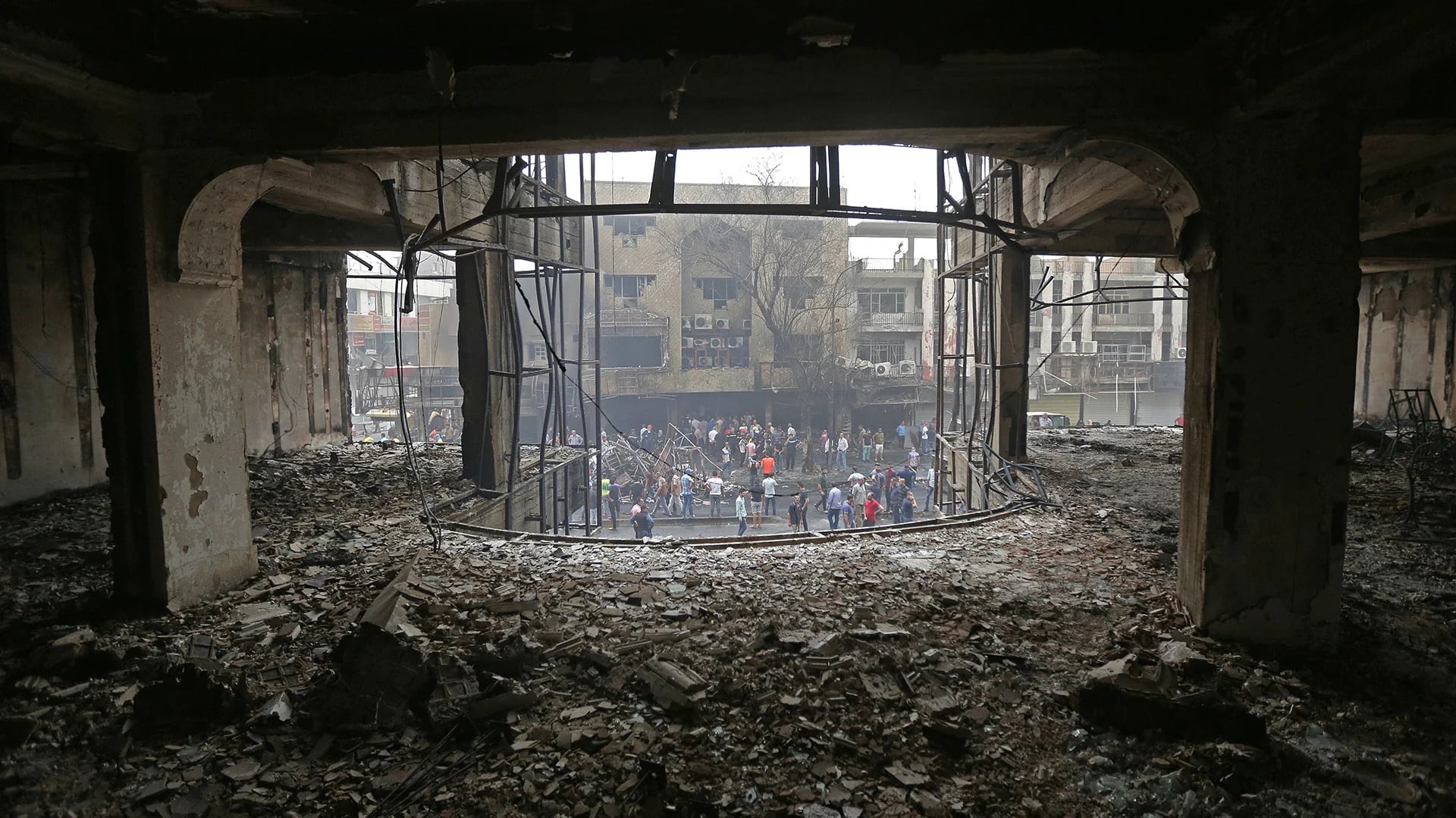 Docenas de personas murieron como consecuencia del atentado en un centro comercial de Bagdad. ISIS detrás de la masacre