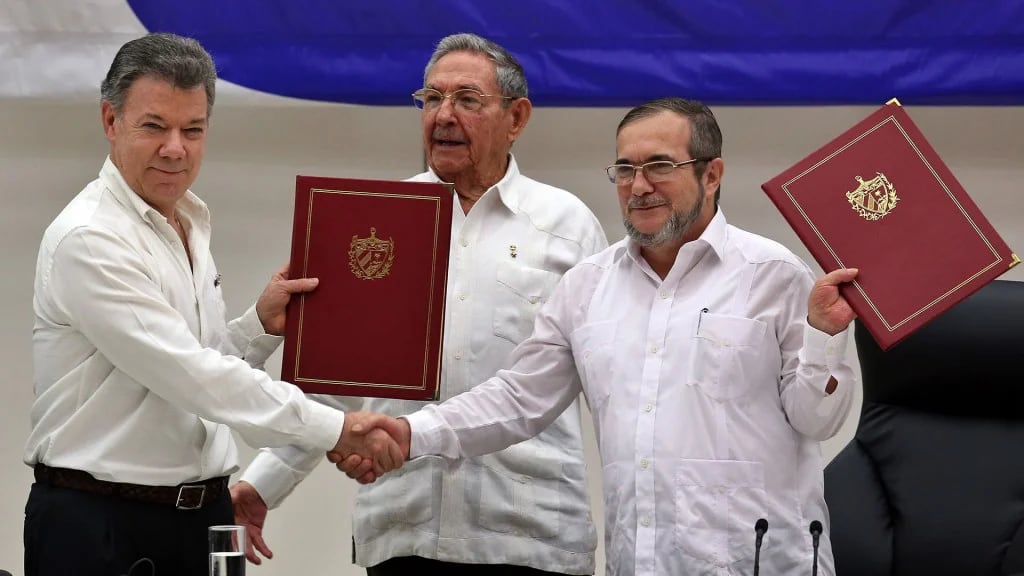 La firma del acuerdo del cese del fuego en La Habana (EFE)