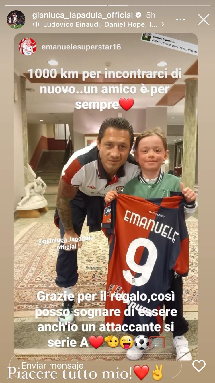 Gianluca Lapadula tuvo admirable gesto con pequeño hincha de Cagliari.