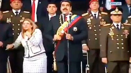 Momento en que ocurre el intento de magnicidio contra Nicolás Maduro