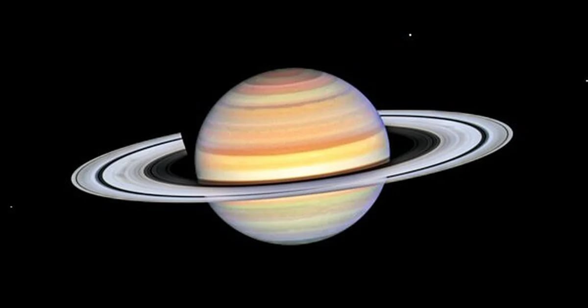 The Hubble Telescope has achieved an ultra-clear image of a “ghostly” and seasonal phenomenon on the planet Saturn