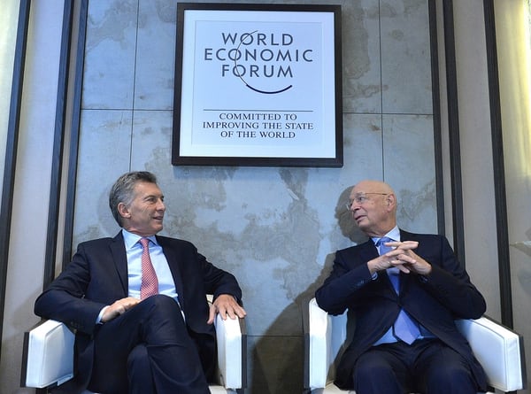 Mauricio Macri mantuvo un encuentro con el fundador del Foro Económico Mundial, Klaus Schwab, en el Davos Congress Center, quien le confesó estar pensando en transformar el Foro en un encuentro anual de líderes sociales “Ahí está la guita”.