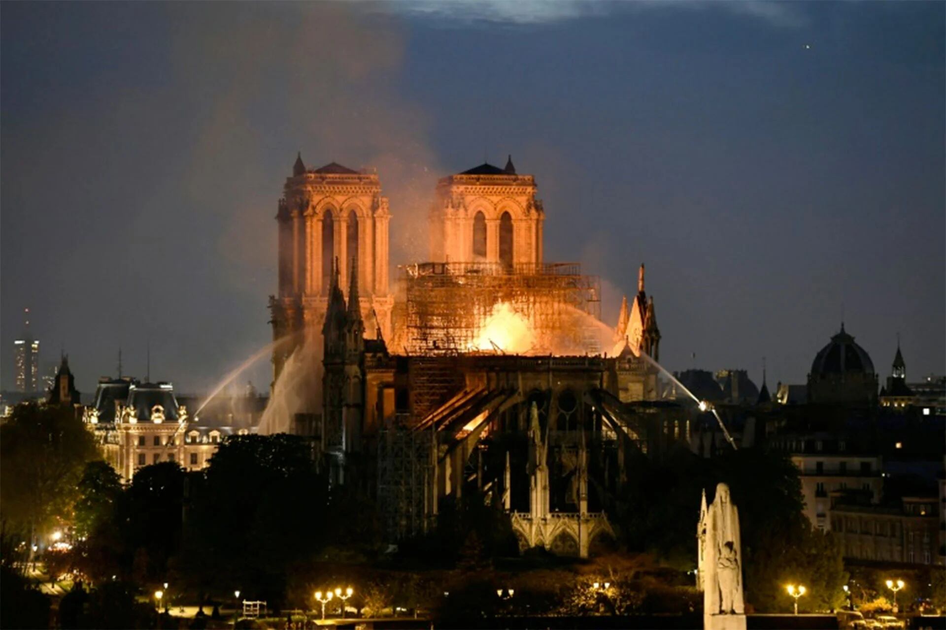Notre Dame quedó destruida tras un incendio en abril de 2019 