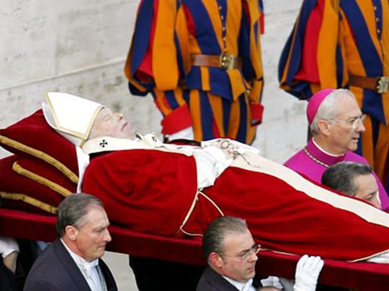  El ritual funerario de Juan Pablo II que murió un 2 de abril de 2005 