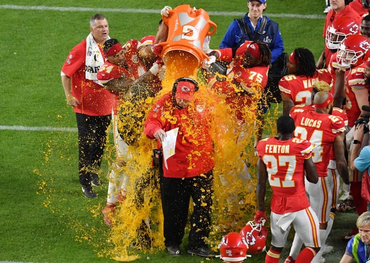 El entrenador Andy Reid fue víctima del típico ritual que padece el entrenador campeón del Super Bowl (USA TODAY Sports)