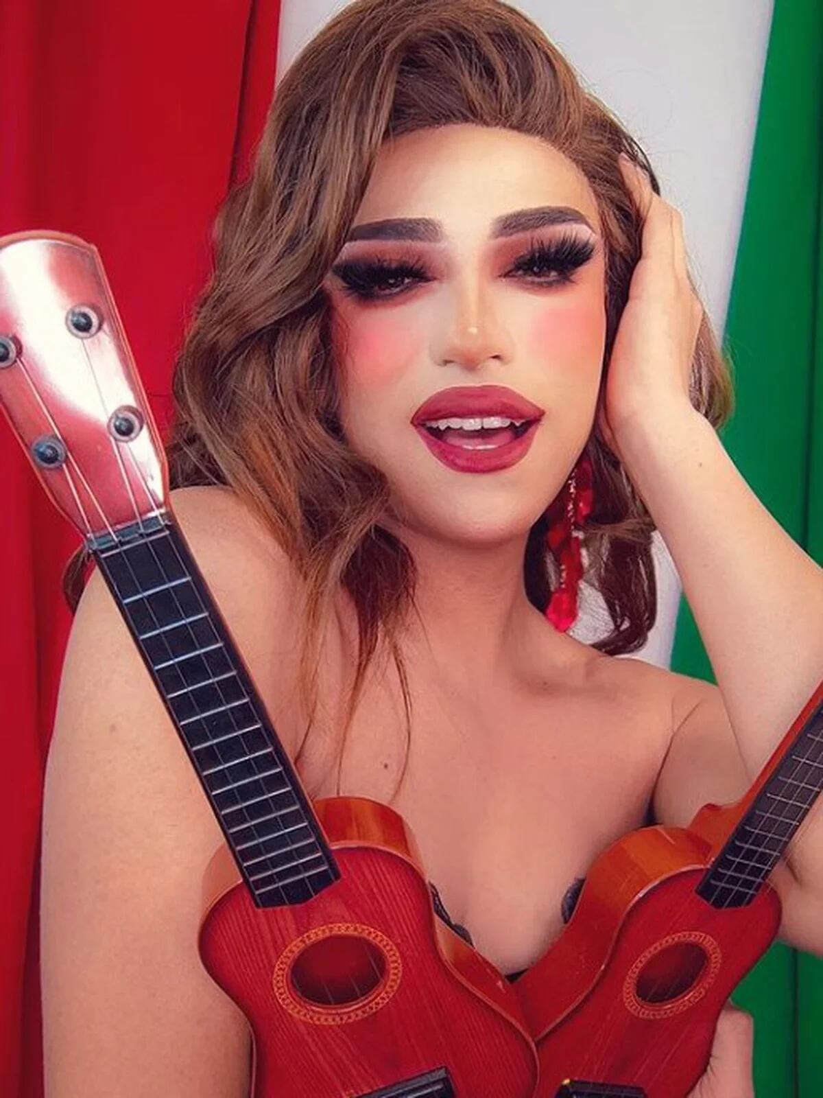 “amor A La Mexicana” Drag Queen C Pher Recordó El Icónico Vestido De