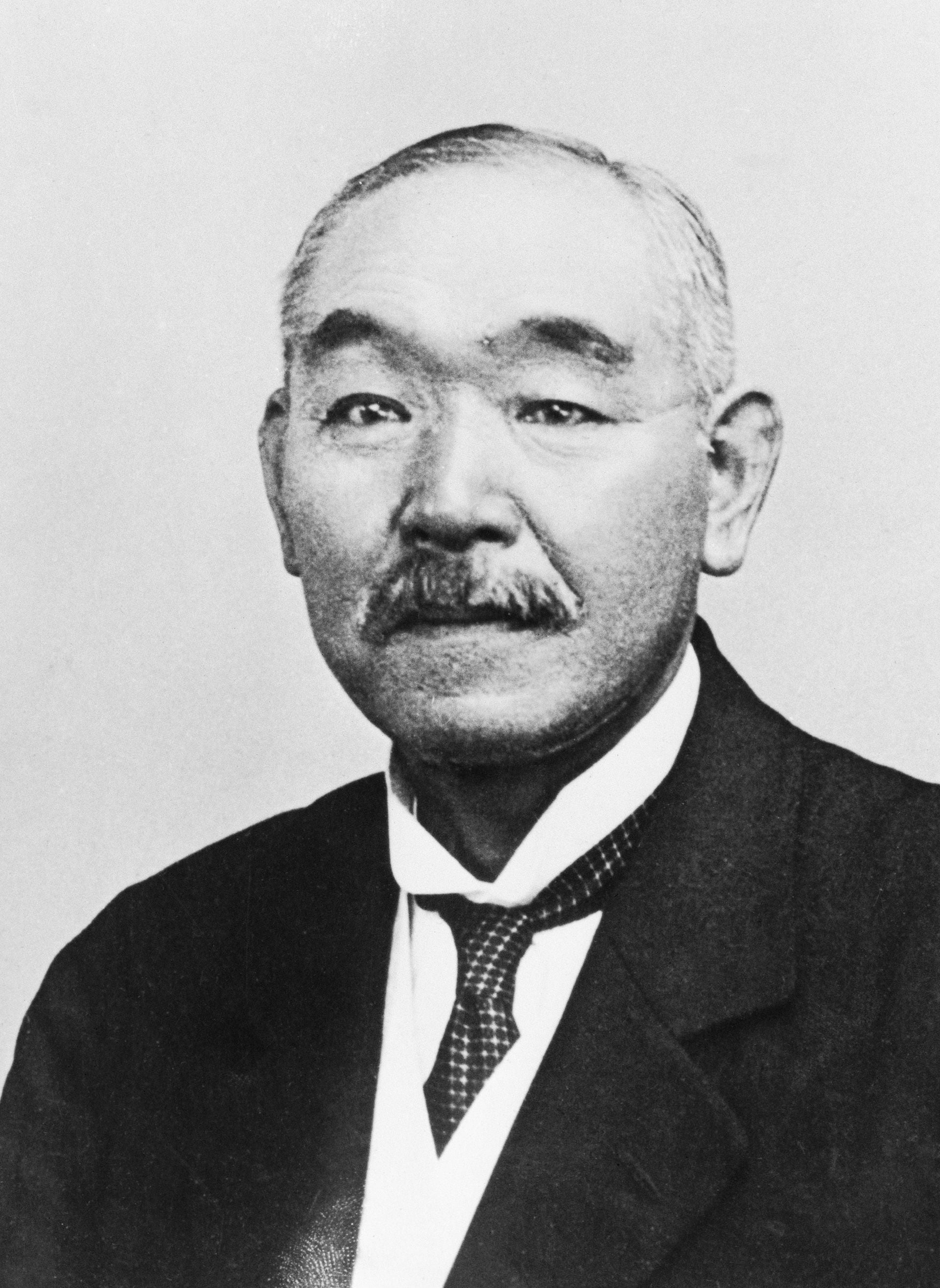 El reemplazante de Tojo fue Kantaro Suzuki. Fue primer ministro de Japón desde abril hasta agosto de 1945 