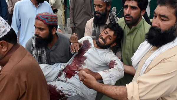 Al menos 128 murieron en un atentado del Estado IslÃ¡mico en PakistÃ¡n (Reuters)