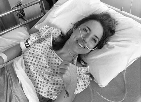 Emmy Collett en el hospital tras su diagnóstico