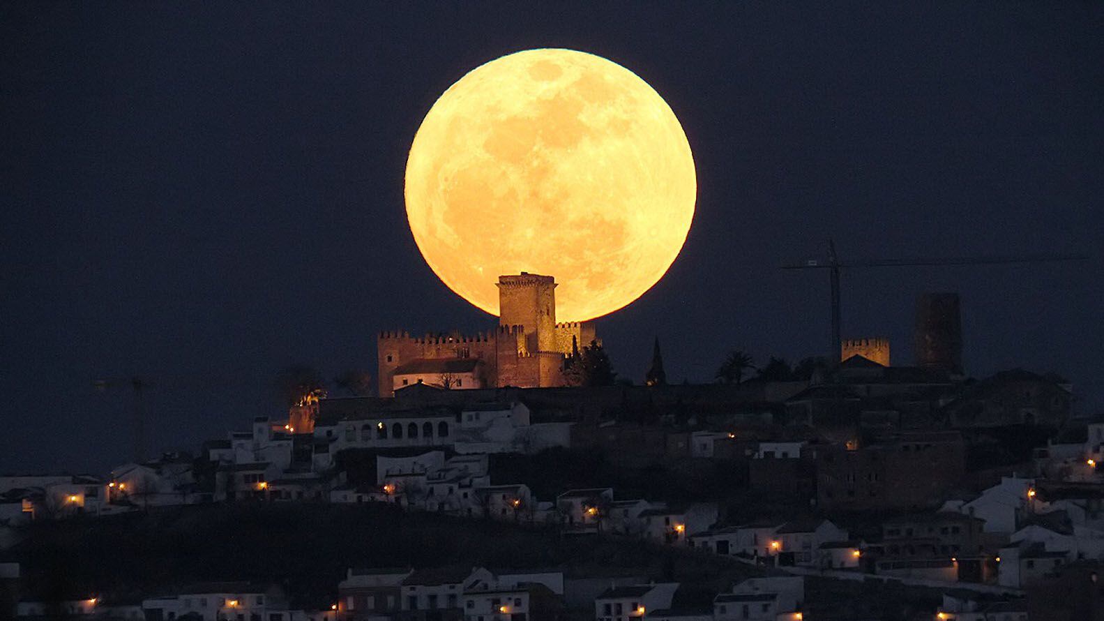 Eclipse de luna roja en España en 1983. (Foto de archivo)