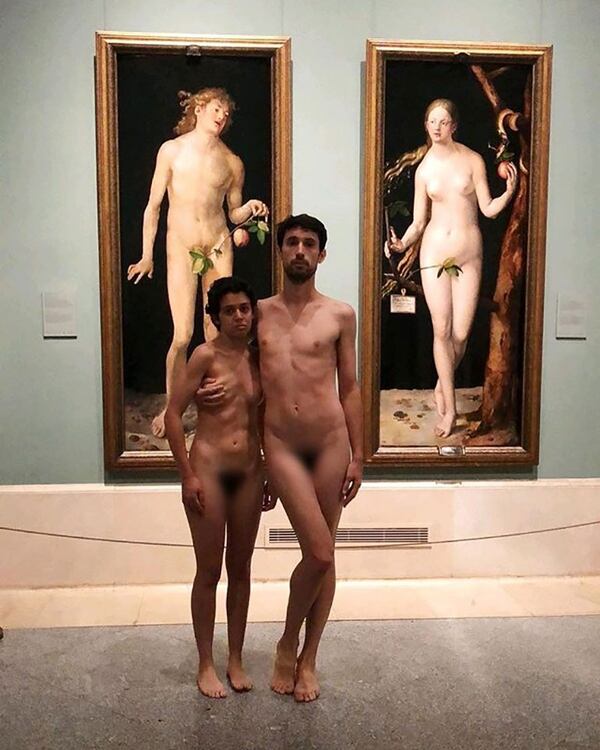 Como Ad N Y Eva Una Pareja Se Desnud En El Museo Del Prado Infobae