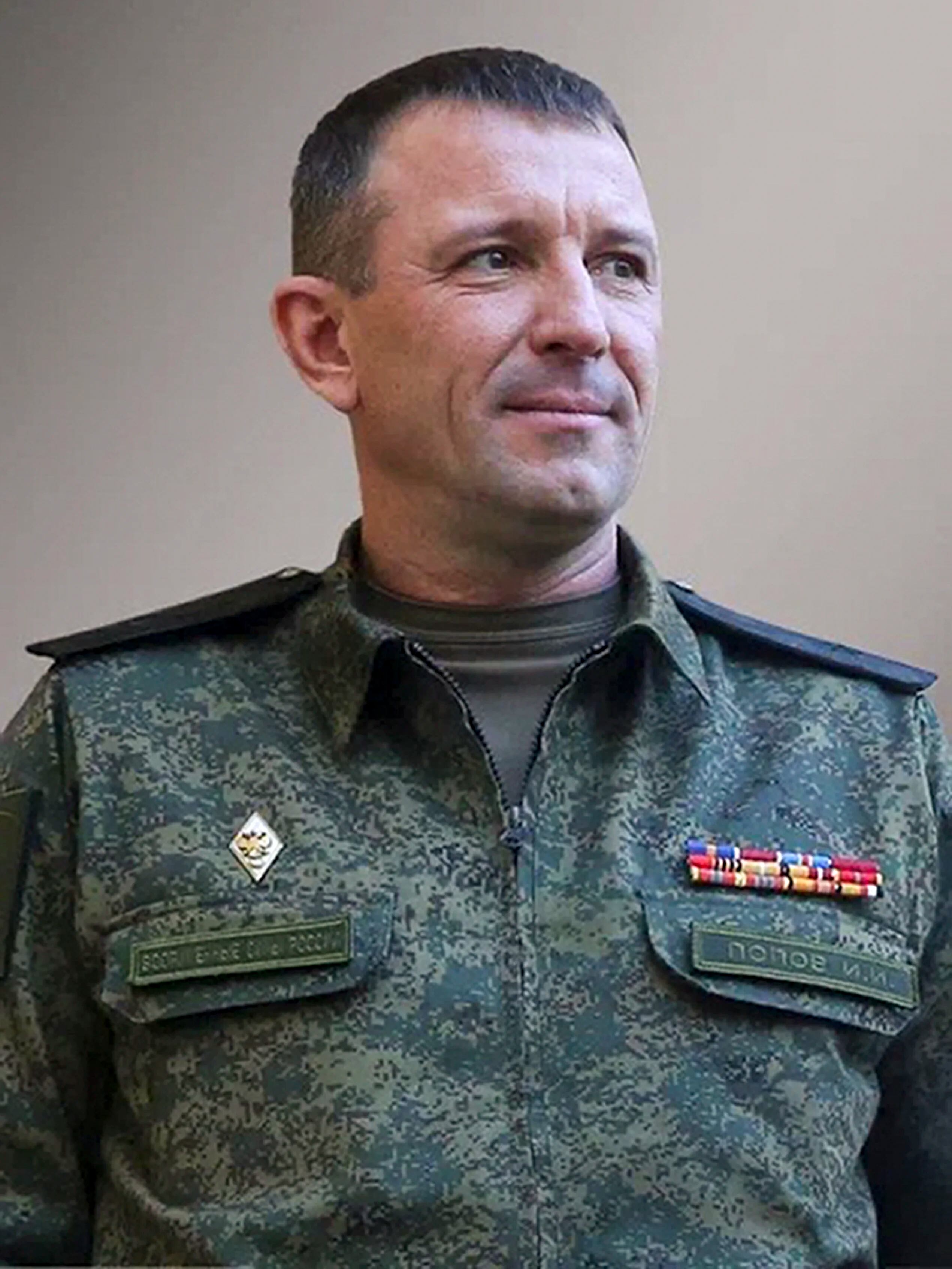 La foto oficial publicada por el Ministerio ruso de Defensa en junio de 2023, del mayor general Ivan Popov, comandante del 58vo ejército. (Servicio de prensa del Ministerio ruso de Defensa via AP)