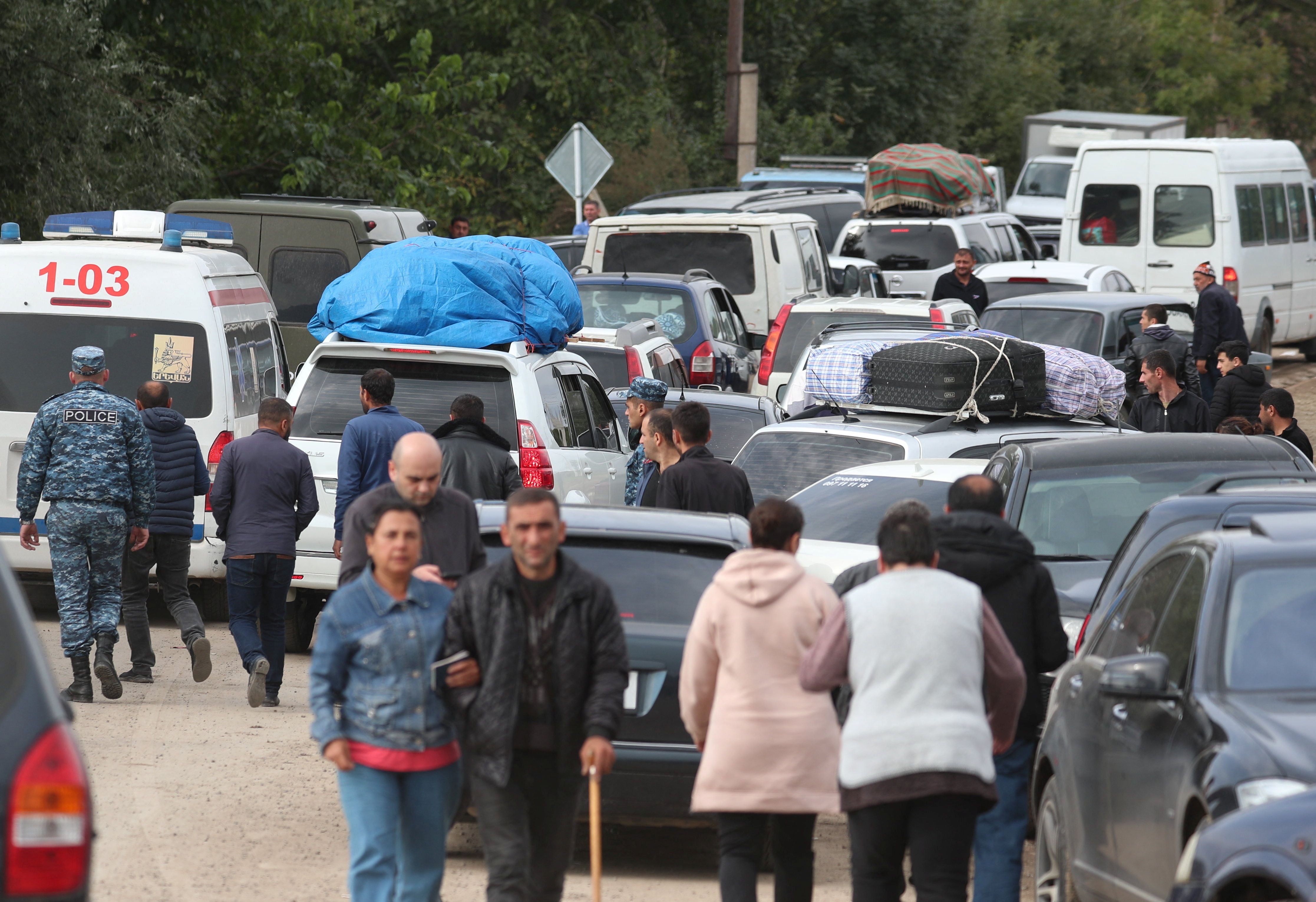Refugiados arriban a Kornidzor (Reuters)