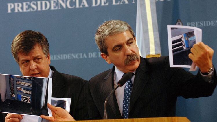 Aníbal Fernández en la conferencia de prensa por la que fue condenado (NA)