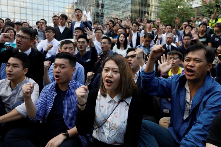 Resultado de imagen para Partido prodemocraciagana las elecciones locales en Hong Kong"