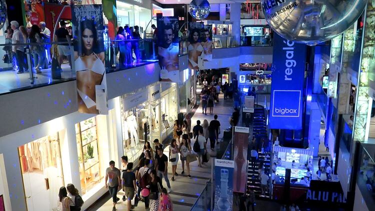En los centros de compras, la caída de la demanda fue del 17,6%