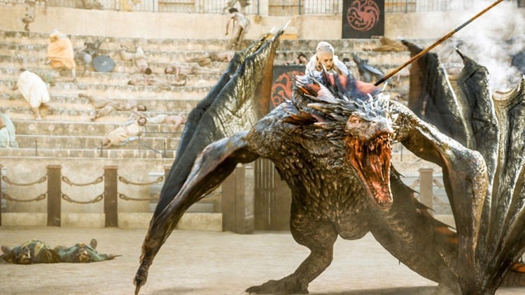 Larga vida a la Madre de los Dragones: Khaleesi y Drogon, en un escape perfecto