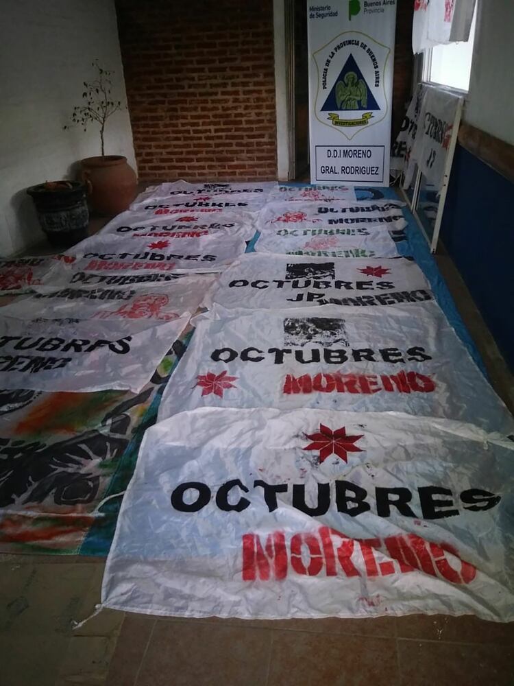 Algunas de las banderas secuestradas