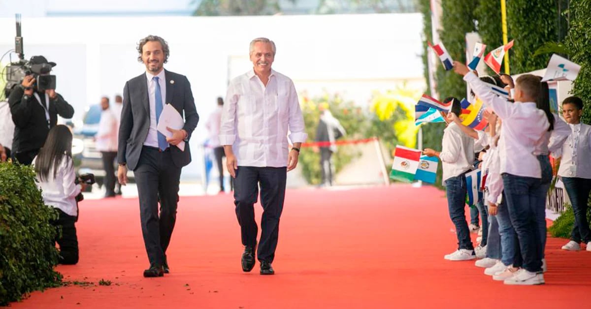 Ibero-Amerikanischer Gipfel: Alberto Fernández behauptete, dass „die Fundamente des Internationalen Währungssystems wanken“ und forderte, dass es „drastisch geändert“ werde.