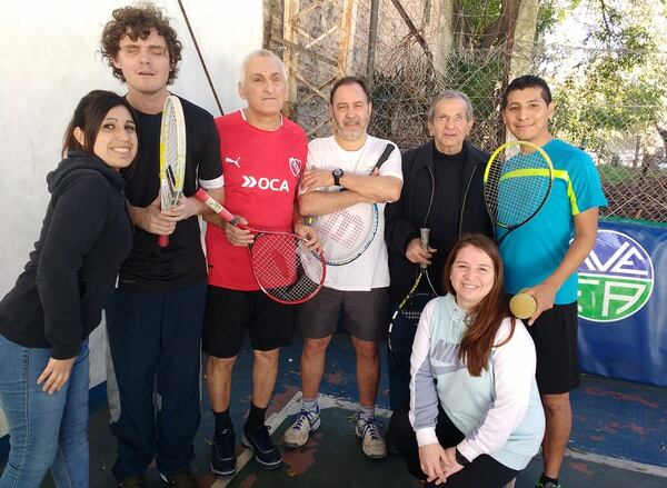 Andrés Terrile junto al equipo de Full Tenis