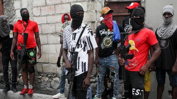 Foto de archivo de integrantes de una banda armada en una protesta contra el gobierno de Haití en Puerto Príncipe (REUTERS/Ralph Tedy Erol)